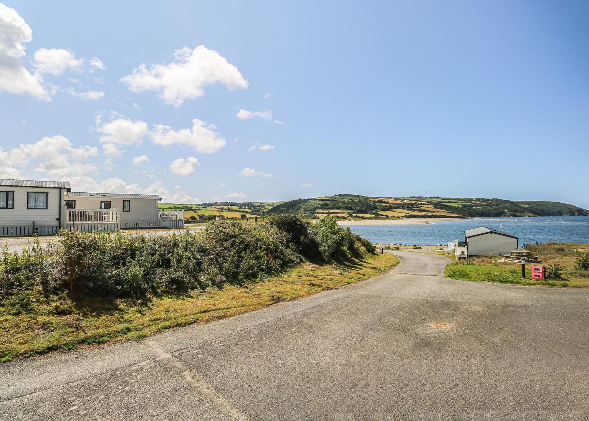Hotel Waters Edge Leisure Park Cardigan Exterior foto